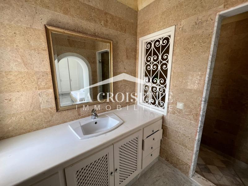 Duplex S+3 meublé à Gammarth 